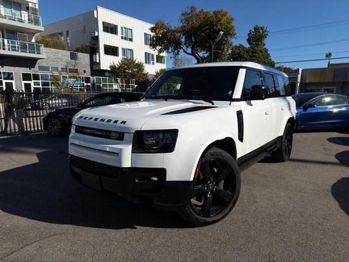2024 Land Rover Defender 130 P400 X-Dynamic SE