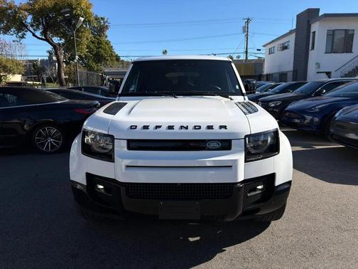 2024 Land Rover Defender 130 P400 X-Dynamic SE