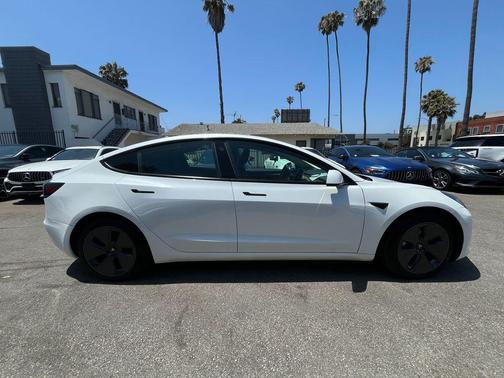 Pearl White 2023 Tesla Model 3 Standard Range