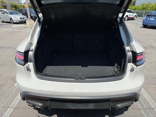 2022 Porsche Macan Base
