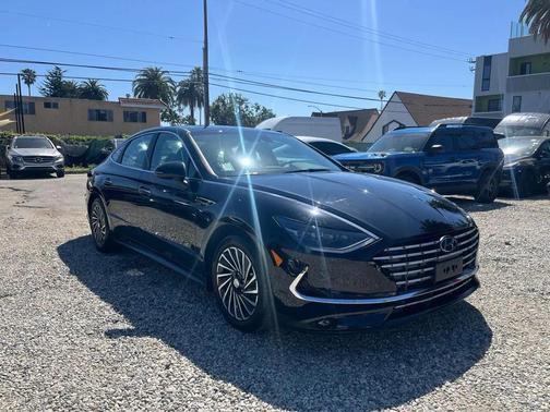 2023 Hyundai SONATA Hybrid SE