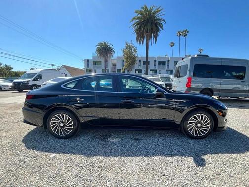 2023 Hyundai SONATA Hybrid SE