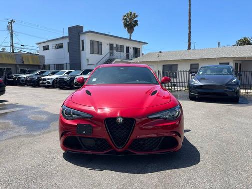 Alfa Rosso 2018 Alfa Romeo Giulia Quadrifoglio