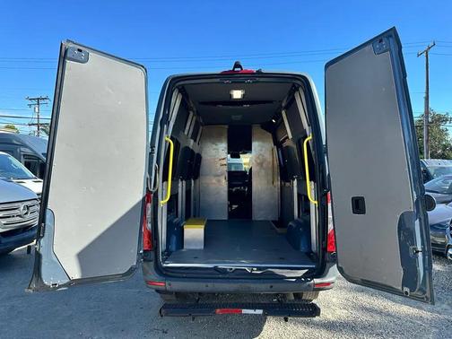2019 Mercedes-Benz Sprinter 2500 Standard Roof
