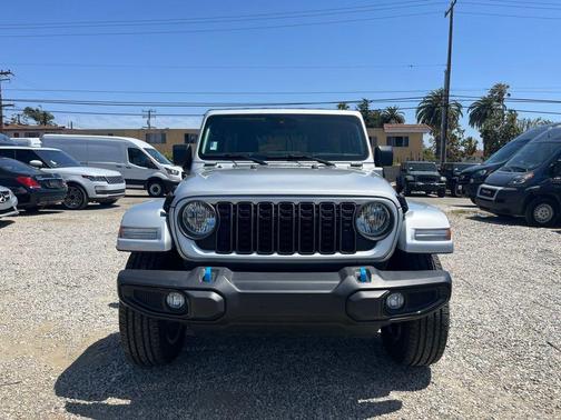 Silver Zynith Clearcoat 2024 Jeep Wrangler 4xe Sport S