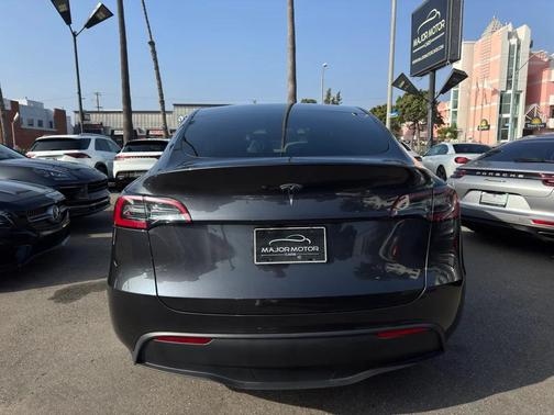 2024 Tesla Model Y 