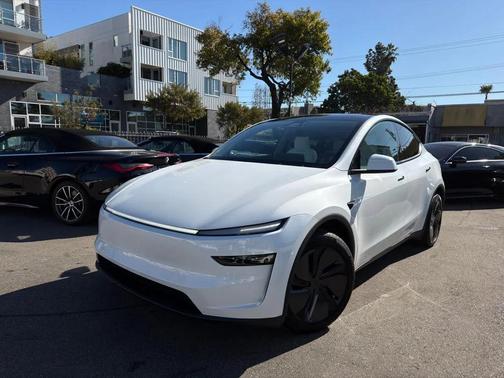 2026 Tesla Model Y Standard Rear-Wheel Drive