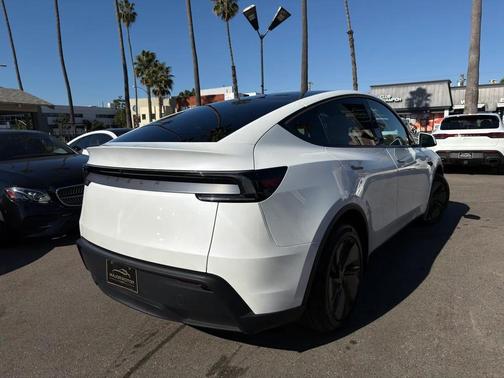 2026 Tesla Model Y Standard Rear-Wheel Drive