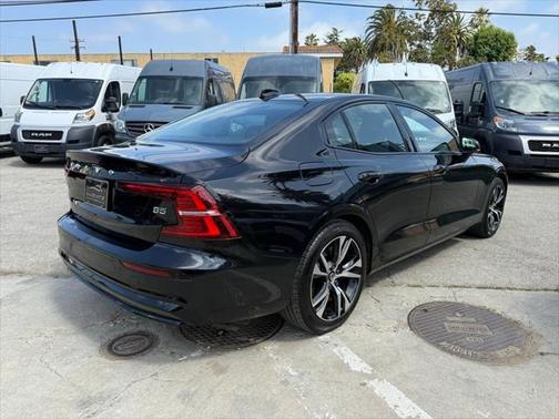 2024 Volvo S60 B5 Core Dark Theme