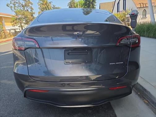 2022 Tesla Model Y Long Range Dual Motor All-Wheel Drive