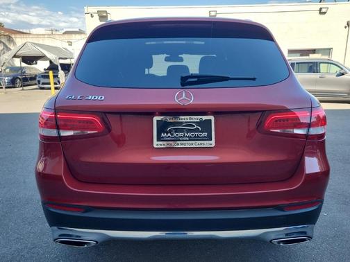 Photo 5 of 21 of 2017 Mercedes-Benz GLC 300 Base