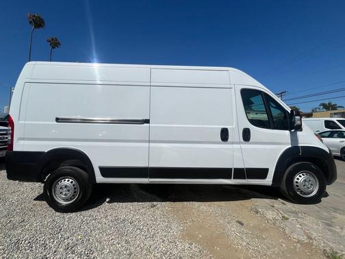Bright White Clearcoat 2025 RAM ProMaster 2500 Tradesman