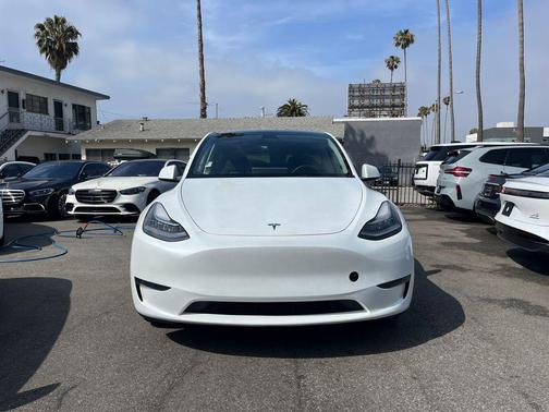 Pearl White 2023 Tesla Model Y Long Range Dual Motor All-Wheel Drive