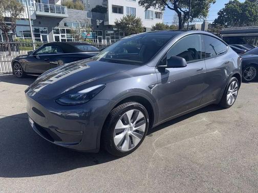 2024 Tesla Model Y Long Range Dual Motor All-Wheel Drive