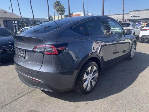 2024 Tesla Model Y Long Range Dual Motor All-Wheel Drive