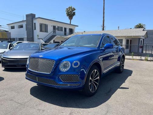 Blue 2018 Bentley Bentayga W12 Signature