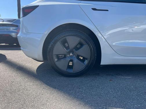 Pearl White 2023 Tesla Model 3 Standard Range