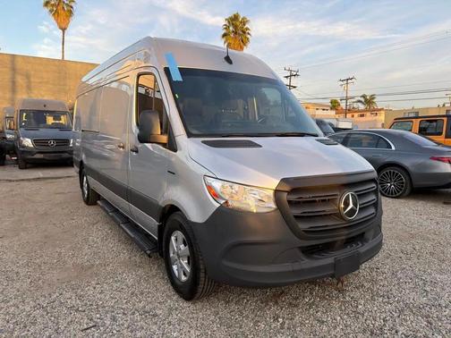 2024 Mercedes-Benz eSprinter 2500 Cargo 170 WB