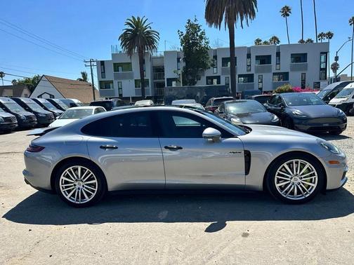 2018 Porsche Panamera 4