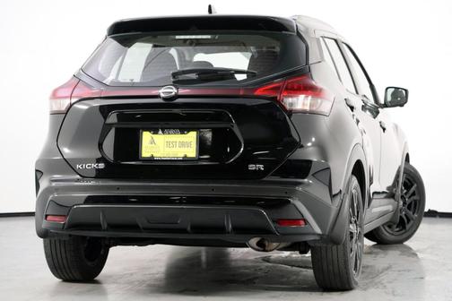 2022 Nissan Kicks SR