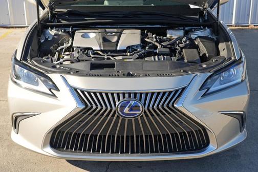 2020 Lexus ES 300h Base