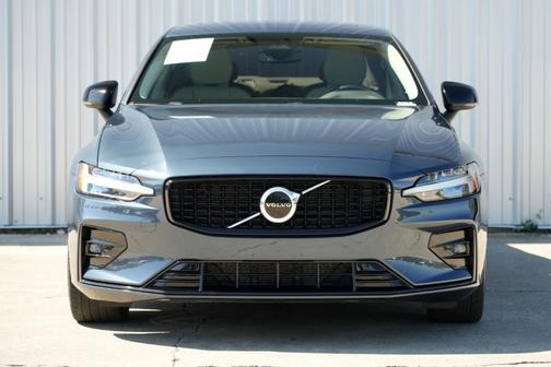 2024 Volvo S60 B5 Core Dark Theme