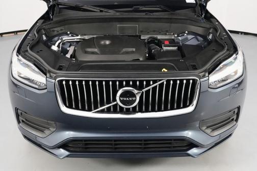 2022 Volvo XC90 T6 Momentum 7 Passenger
