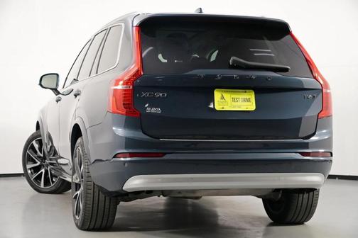 2022 Volvo XC90 T6 Momentum 7 Passenger