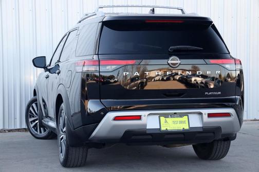 2022 Nissan Pathfinder Platinum
