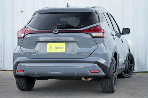 2023 Nissan Kicks SR