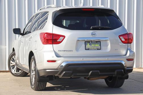 2020 Nissan Pathfinder SV
