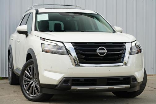 2023 Nissan Pathfinder SL