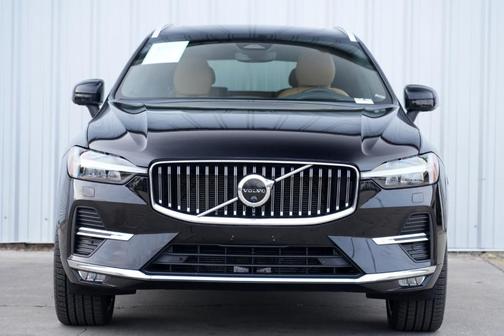 2023 Volvo XC60 B5 Ultimate Bright Theme