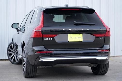 2023 Volvo XC60 B5 Ultimate Bright Theme