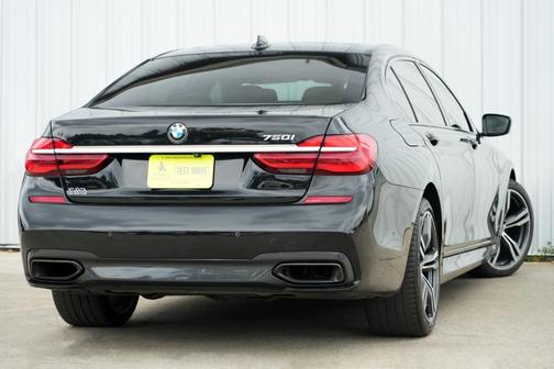 2017 BMW 750 i