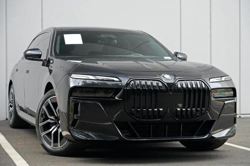 Black Sapphire Metallic 2023 BMW 740 i