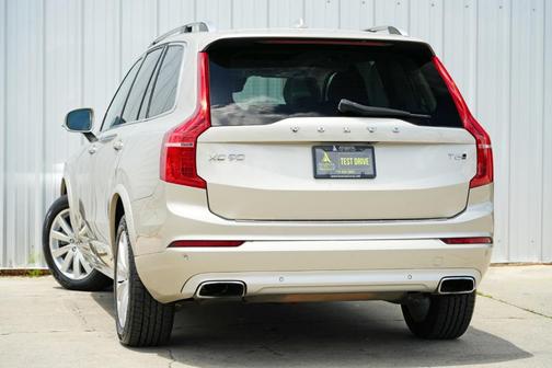 2016 Volvo XC90 T6 Momentum