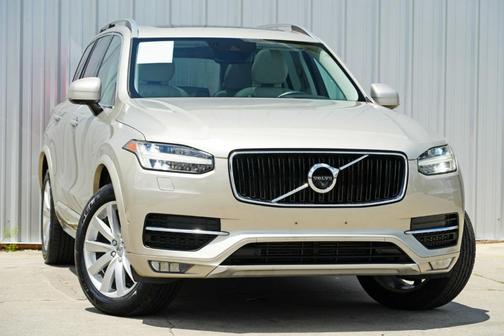 2016 Volvo XC90 T6 Momentum
