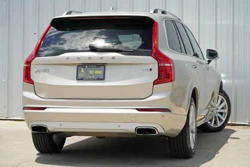 2016 Volvo XC90 T6 Momentum