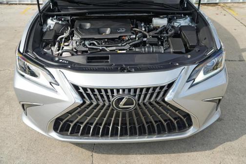 2023 Lexus ES 300h Premium