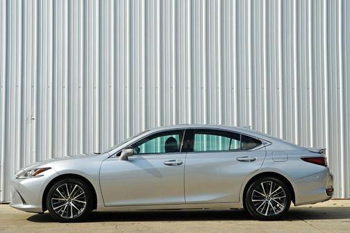 2023 Lexus ES 300h Premium