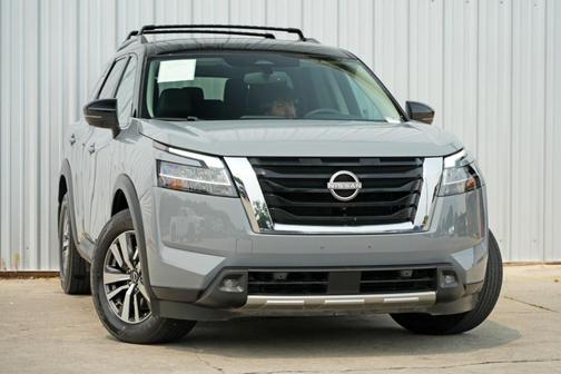 2022 Nissan Pathfinder SL