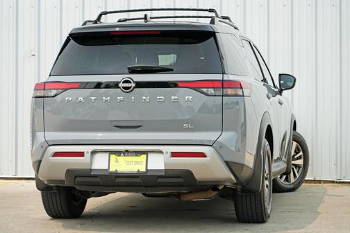 2022 Nissan Pathfinder SL