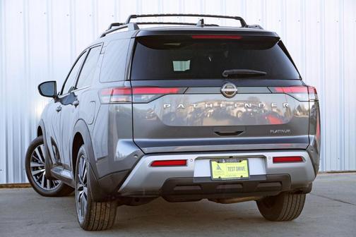 2022 Nissan Pathfinder Platinum