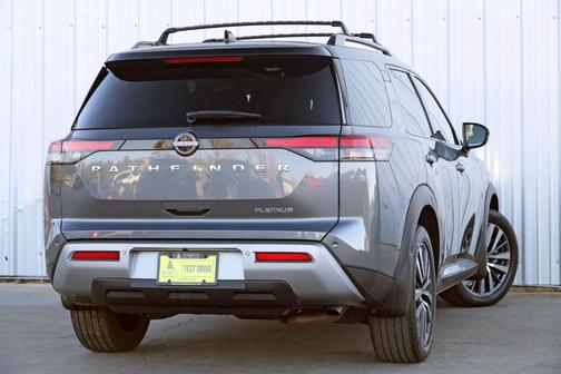 2022 Nissan Pathfinder Platinum