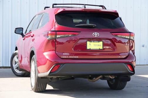 2022 Toyota Highlander LE
