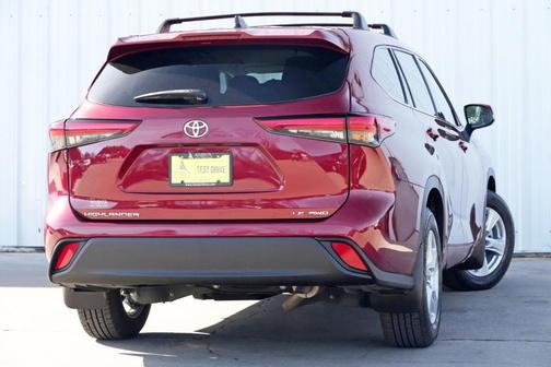 2022 Toyota Highlander LE