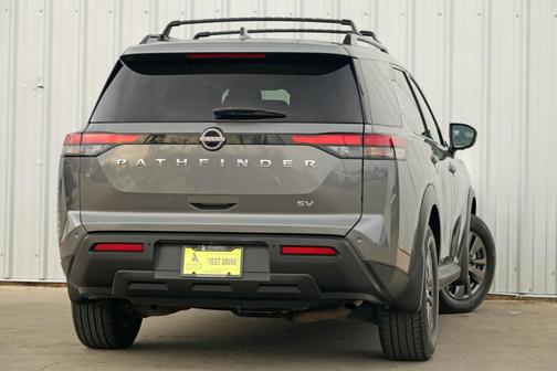 2022 Nissan Pathfinder SV