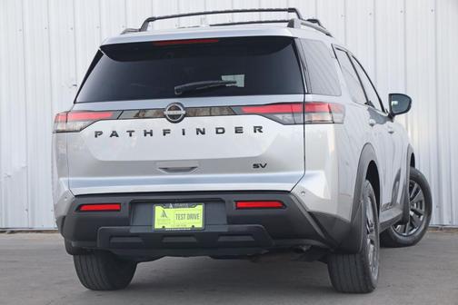 2022 Nissan Pathfinder SV