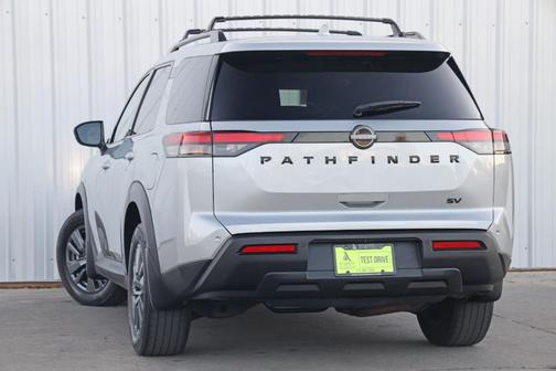 2022 Nissan Pathfinder SV